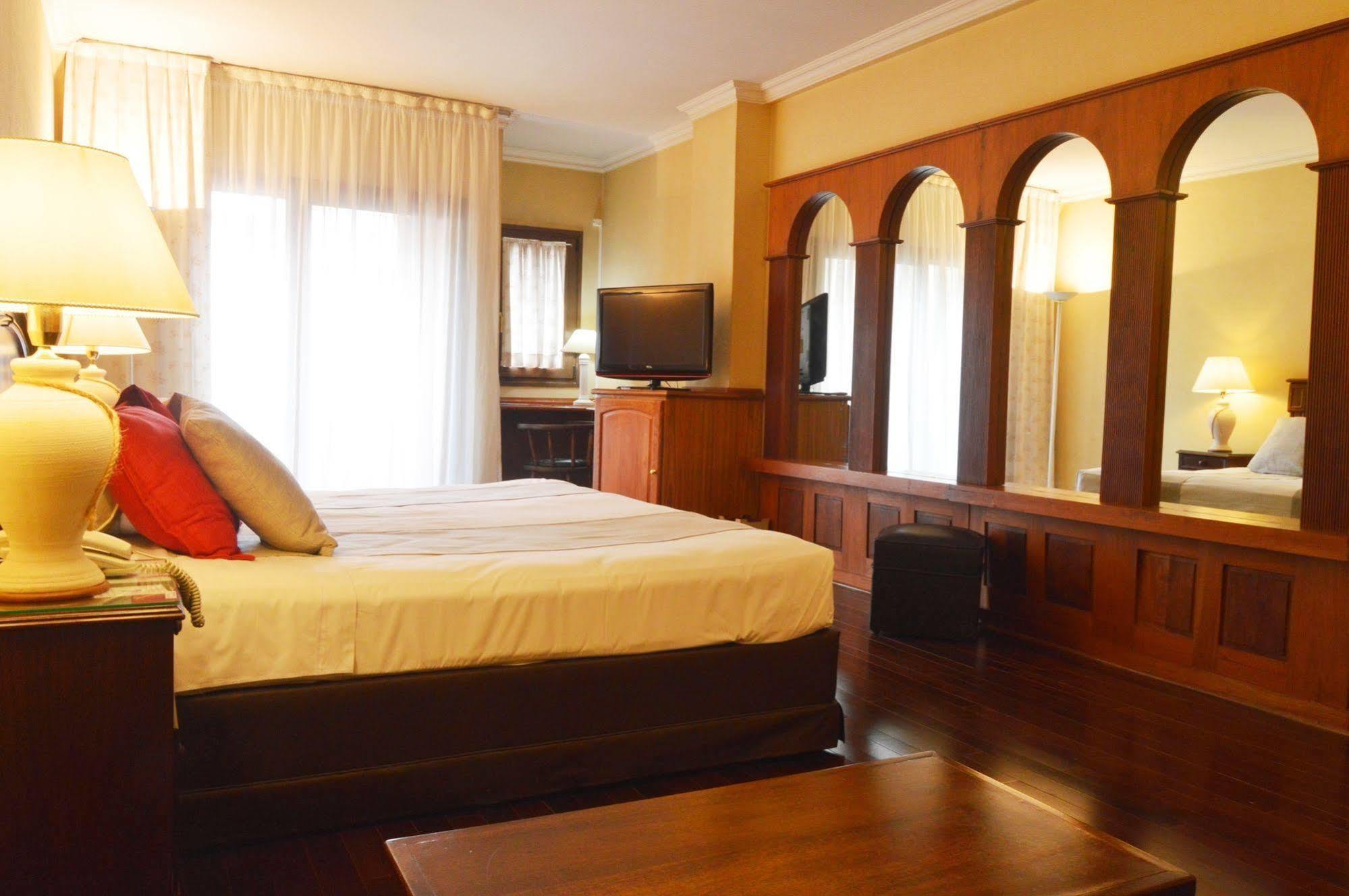 בואנוס איירס Hotel Posta Carretas מראה חיצוני תמונה